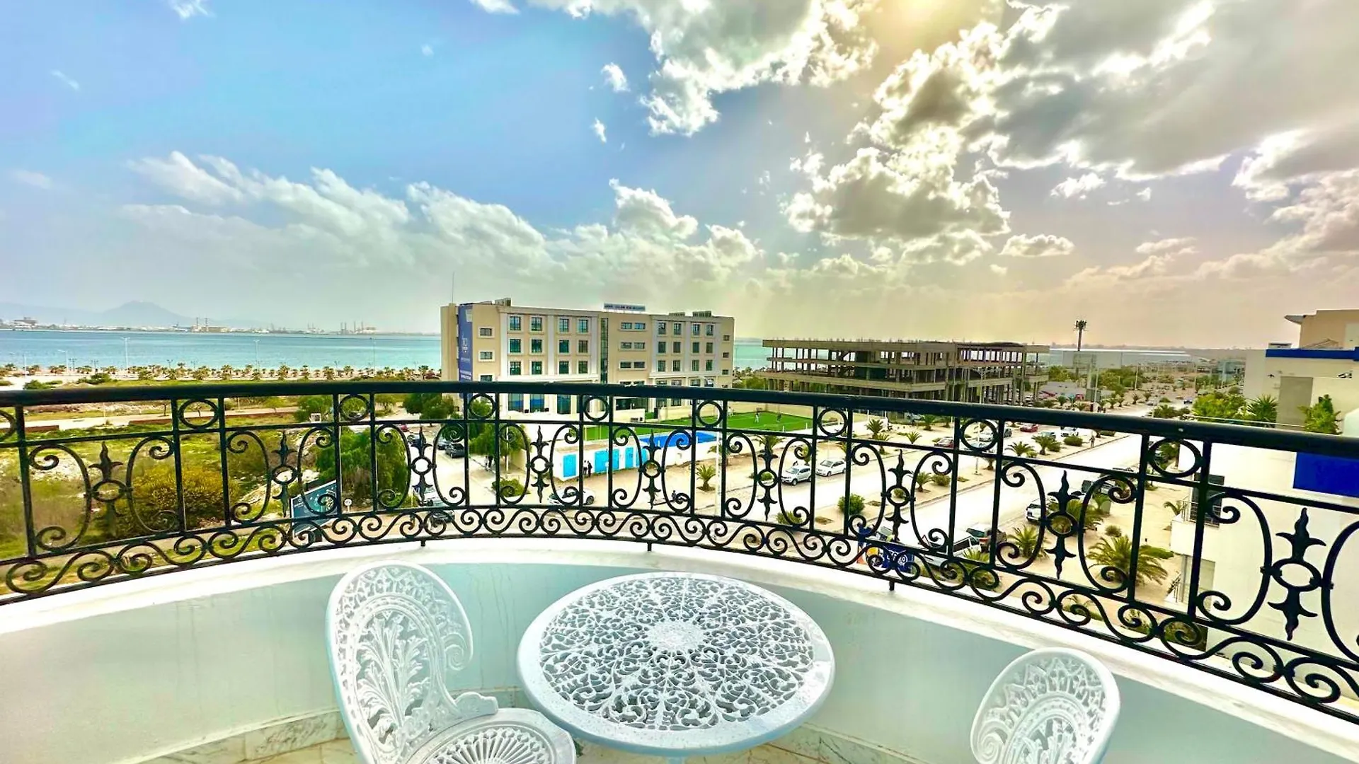 The Lake View Spacious With Amazing Terrace Tunis