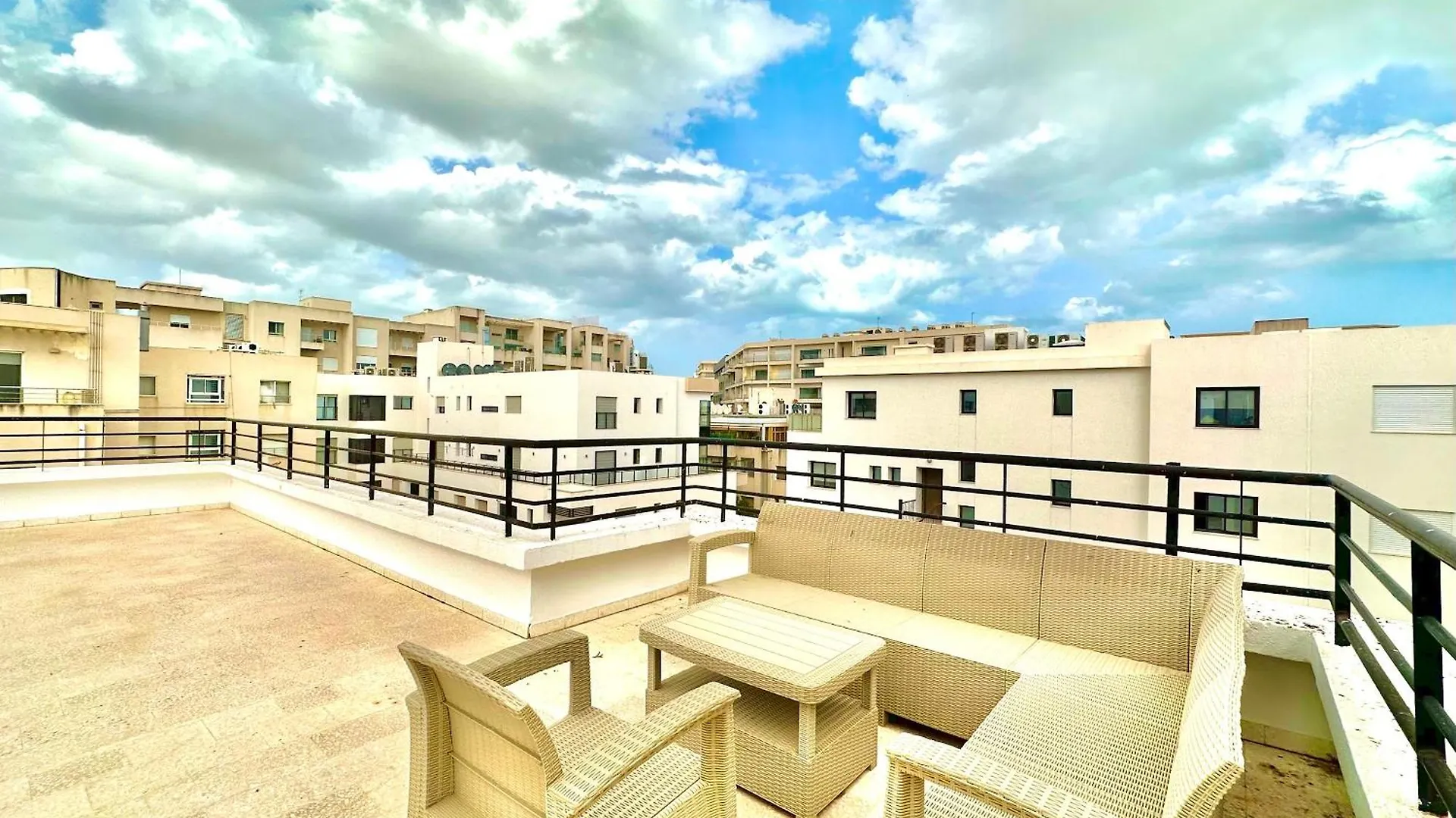 The Lake View Spacious With Amazing Terrace Tunis Tunesien